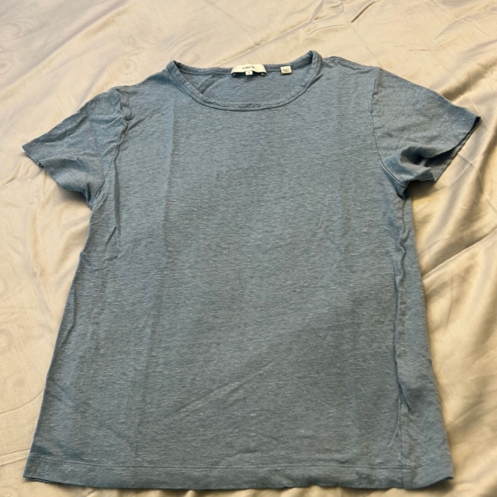 Great condition. Vince short sleeve tshirt. Linen. Size M. Blue color
